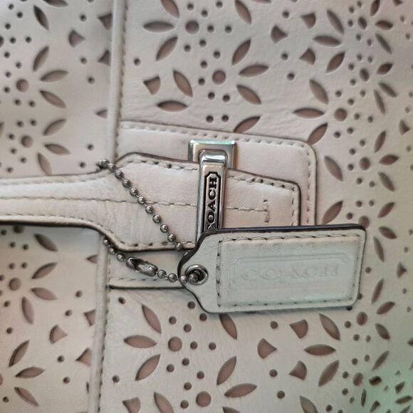Coach Taylor Eyelet Carry-all - Picture 14 of 16